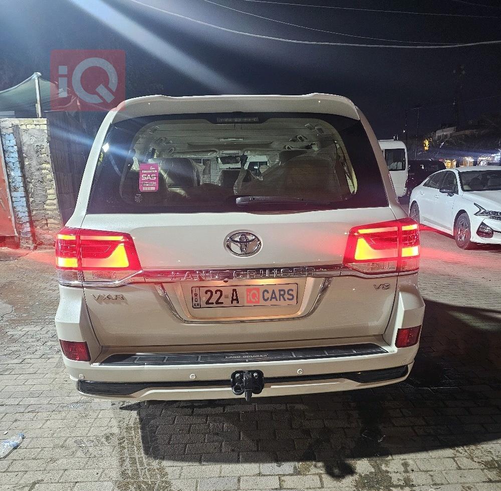 تۆیۆتا لاند کروزەر